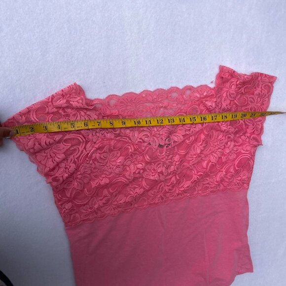 Torrid Pink Lace Off Shoulder Sweetheart Neckline Top Size 1 y2k Mcbling Barbie - Picture 7 of 8
